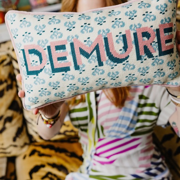 NWT/SEALED Furbish “Demure” Embroidered Needlepoint Accent Pillow - Picture 5 of 6